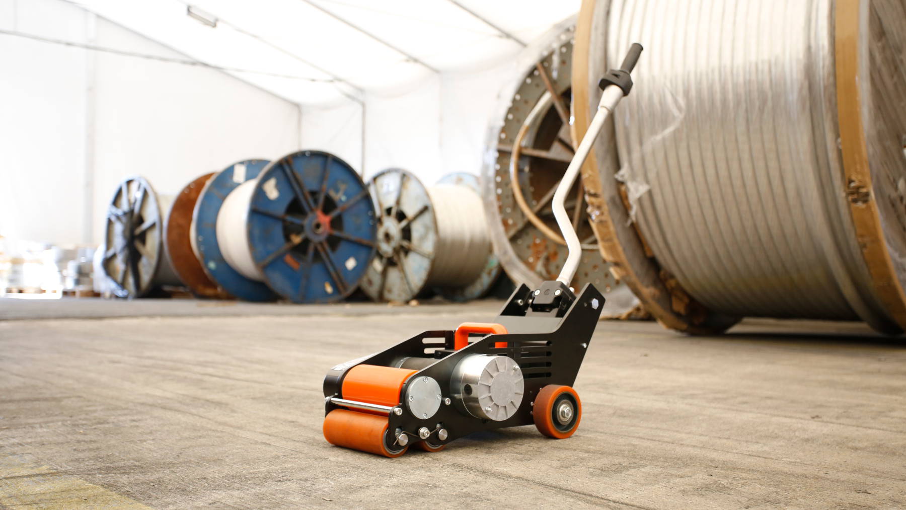 spingi bobina per converting e cavi e fili Spingibobina a batteria per i settori carta, cartone, tissue, wire, gomma, converting: i vantaggi di una tecnologia all’avanguardia